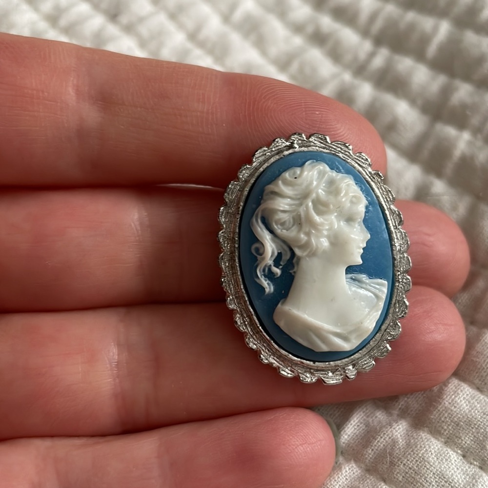 Brooch - Picture 3 of 3